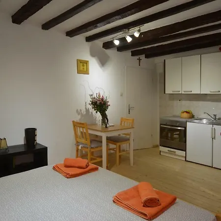 Apartment 18 *