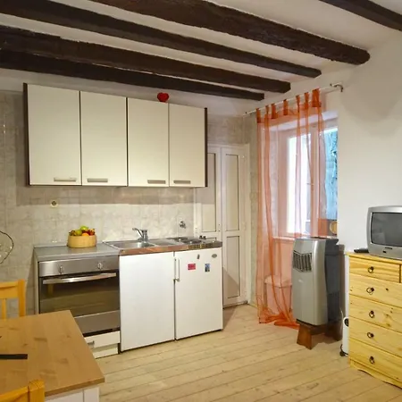 18 Apartment *
